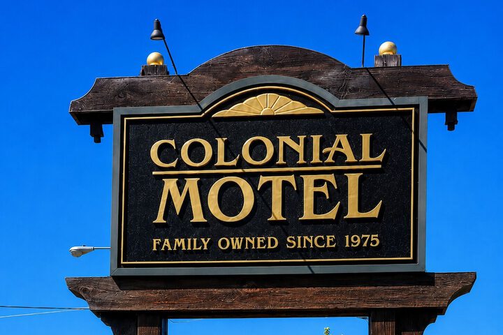 Colonial Motel
