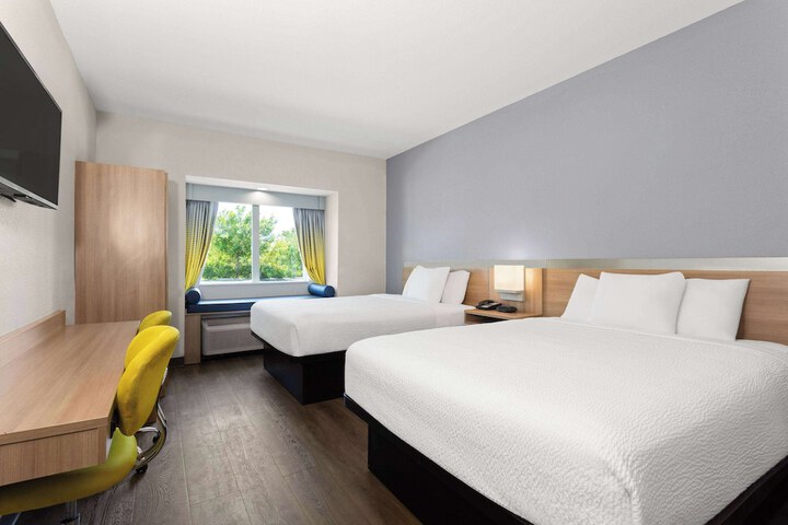 Microtel Inn & Suites by Wyndham Panama City