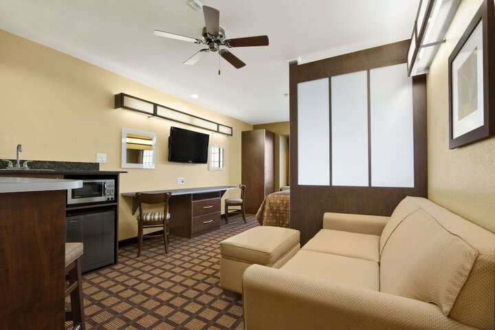 Room 7 of 11