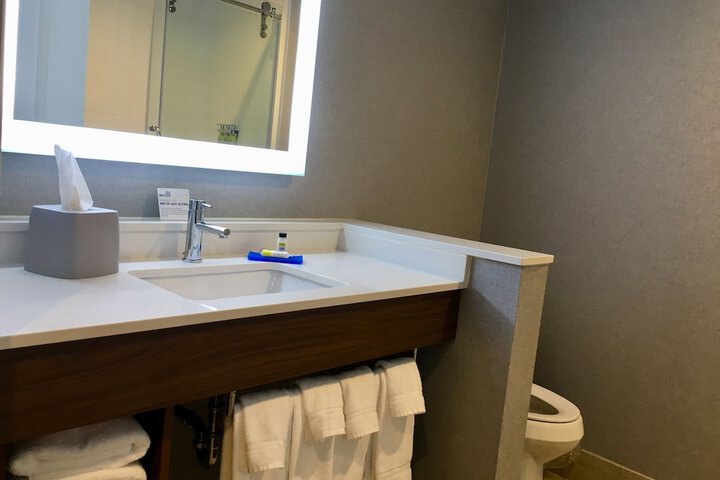 Room 44 of 69