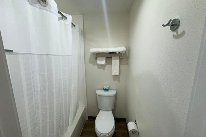 Room 10 of 19