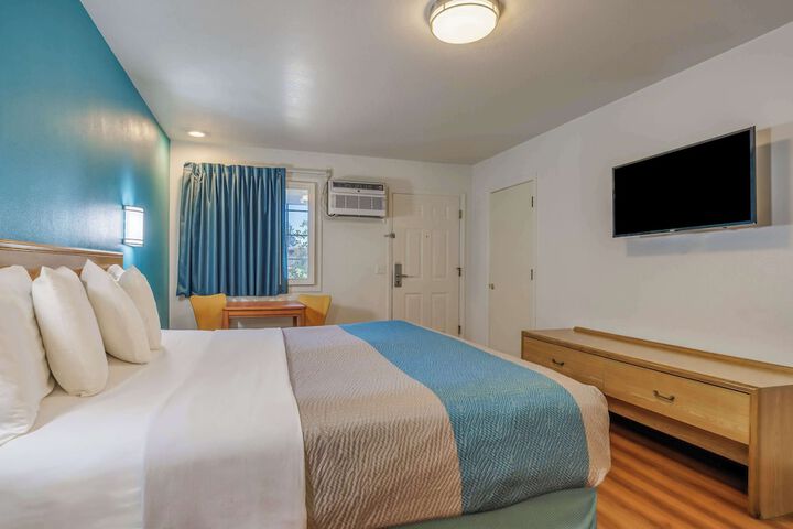 Room 9 of 26