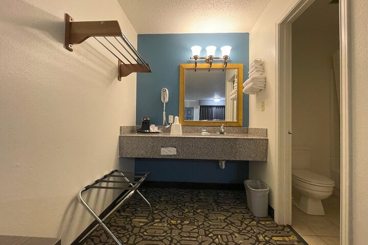 Room 12 of 15