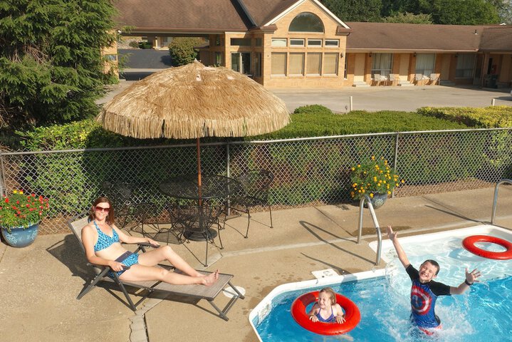 Pool 4 of 35