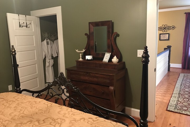 Room 34 of 47
