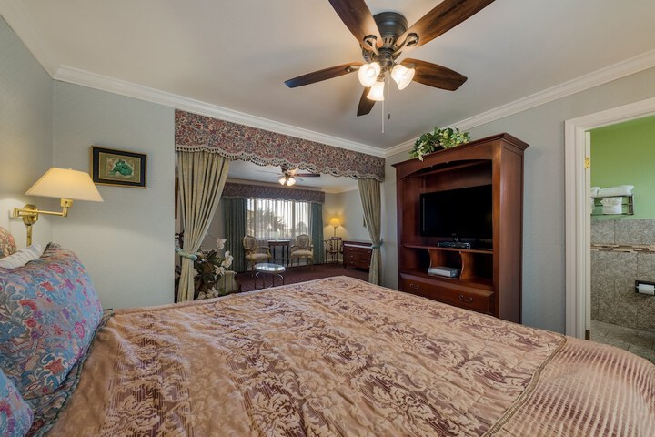 Room 10 of 34