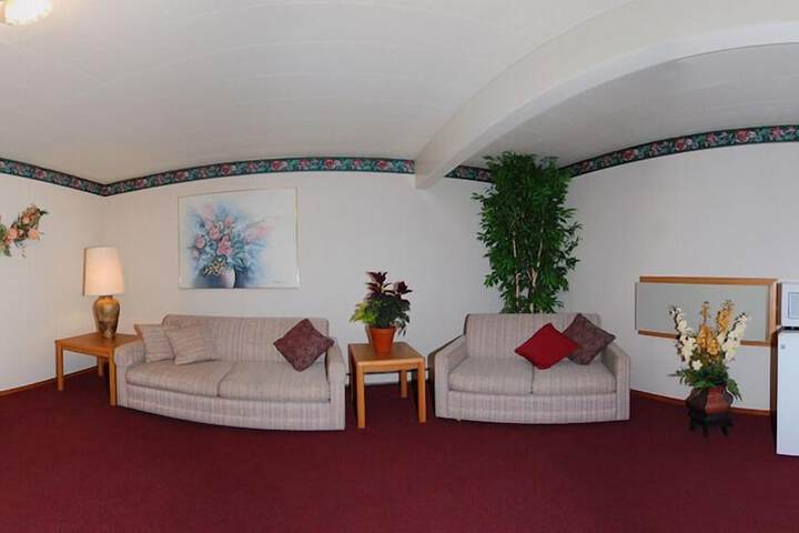 Room 7 of 9