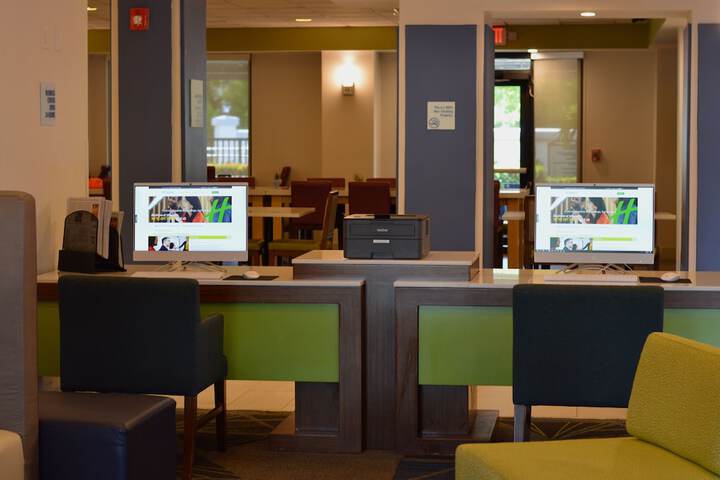 Business Center 62 of 65