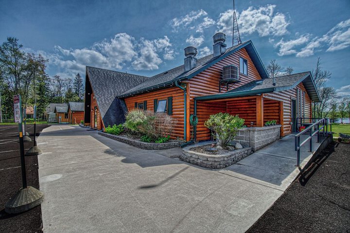 Lenas Northern Pines Resort