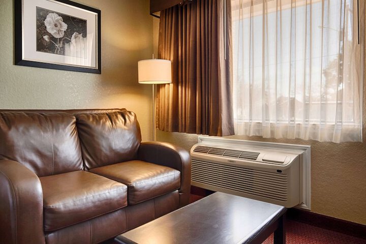Room 10 of 19