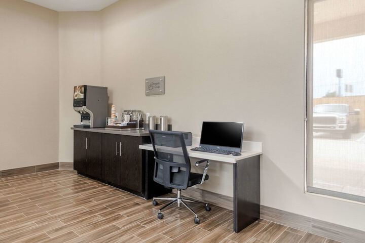 Business Center 37 of 37