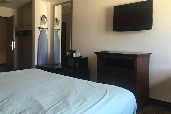 Room 32 of 34