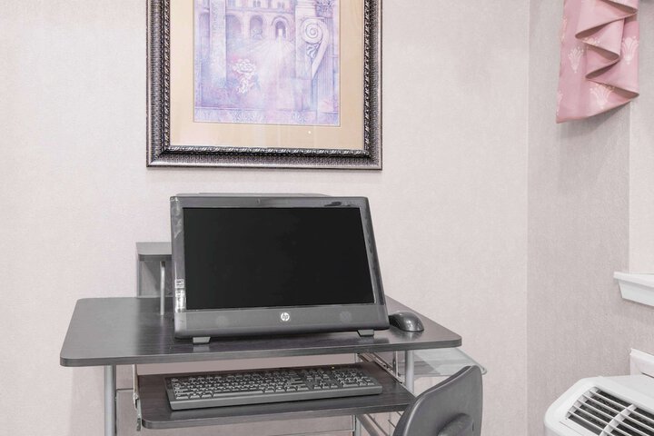 Business Center 39 of 40