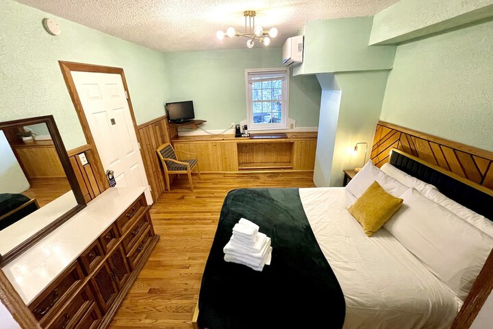 Room 28 of 156