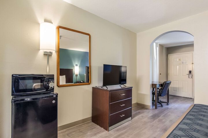 Room 13 of 25