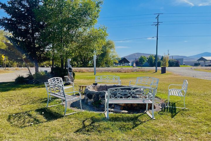 Sacajawea Inn