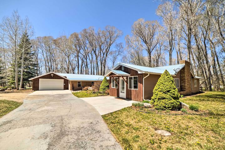 Spacious Mancos Home w / Furnished Deck & Yard!