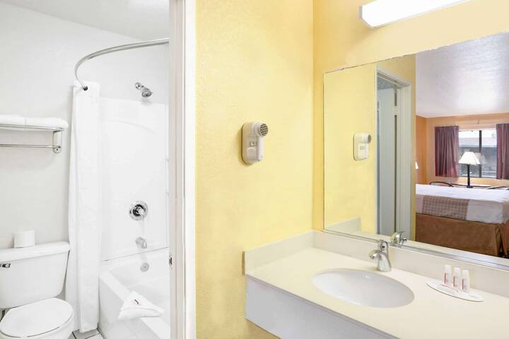Room 9 of 27