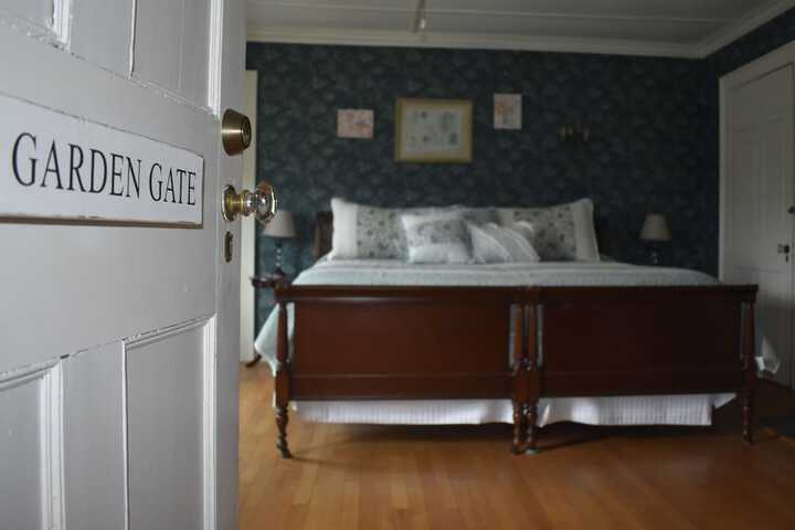 Room 52 of 64