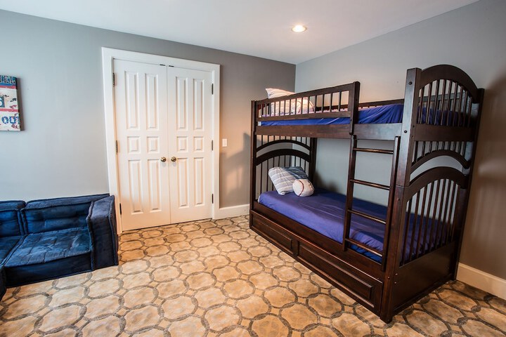 Room 34 of 100