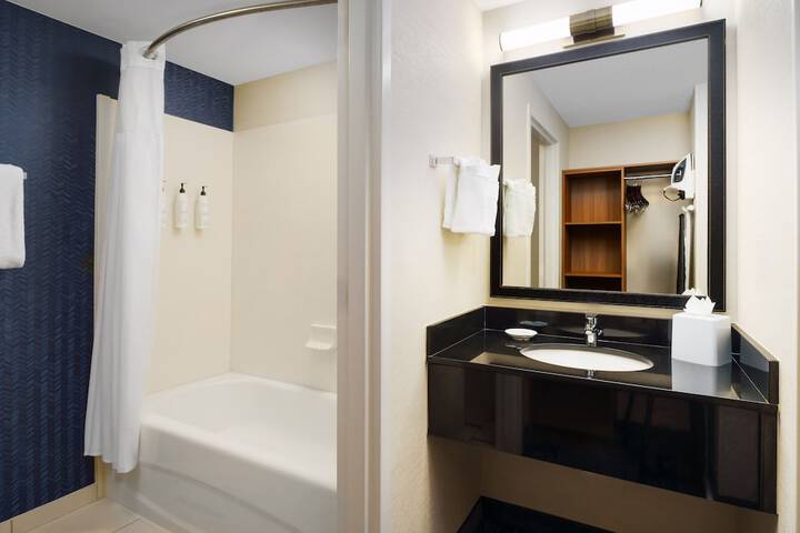 Room 12 of 25