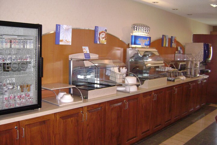 Dining 19 of 20