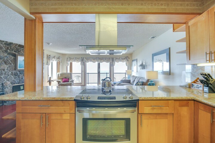 Lincoln City Oceanfront Condo Near Lincoln Beach!