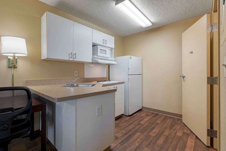 Room 25 of 27
