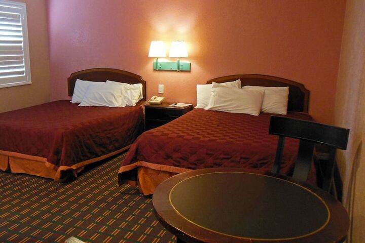 Room 25 of 48