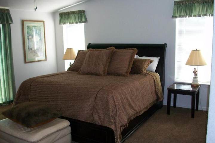 Room 33 of 60