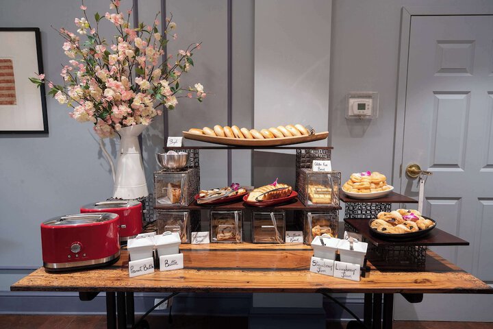 Breakfast/Coffee Service 98 of 111
