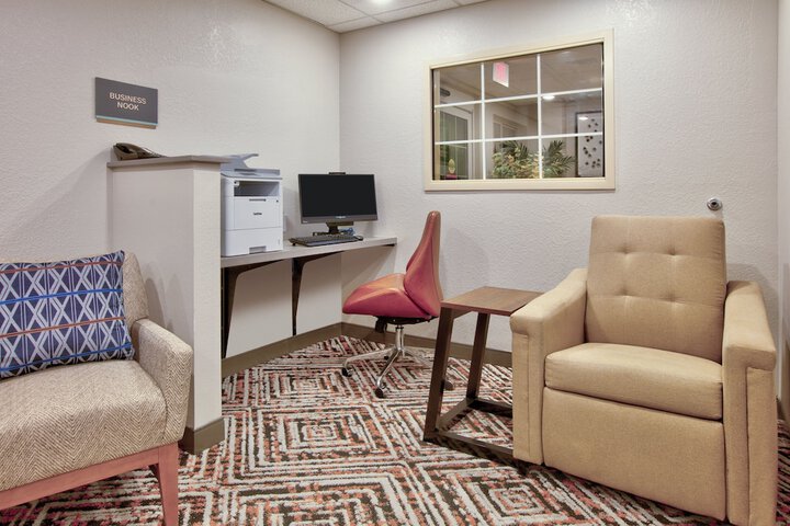 Business Center 48 of 51