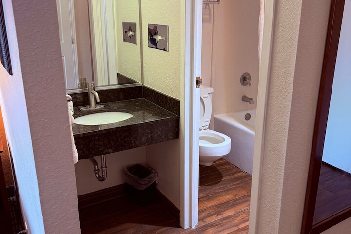 Mountain Valley Inn & Suites