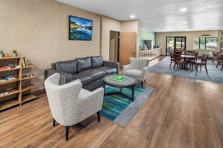 EverSpring Inn & Suites