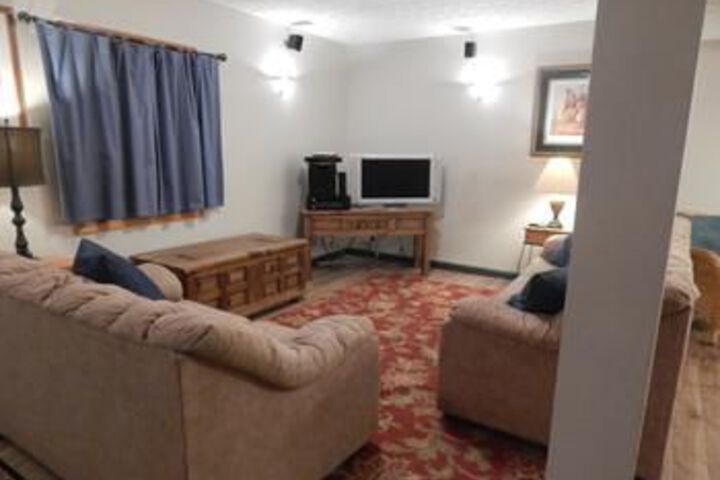 Blue House 4 Bedroom Holiday home by Norris Lake