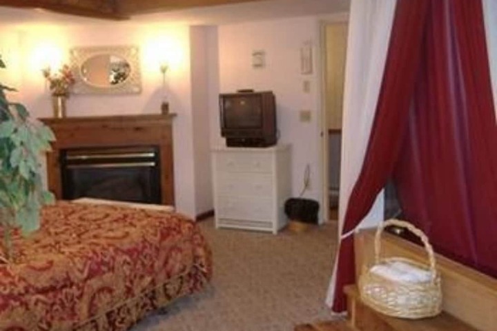 Sturbridge Country Inn
