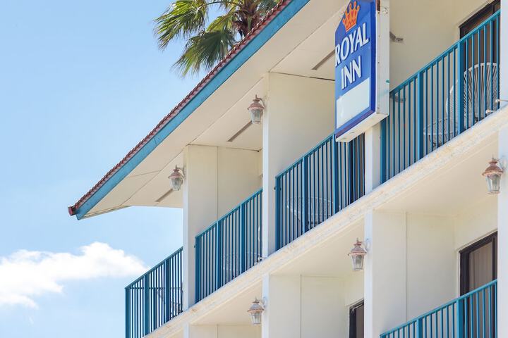 Hotel 7 of 52