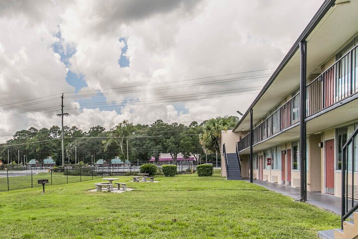 Property Grounds 23 of 23