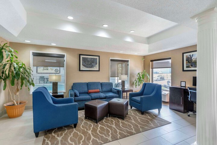 Comfort Inn & Suites La Grange - Louisville Area