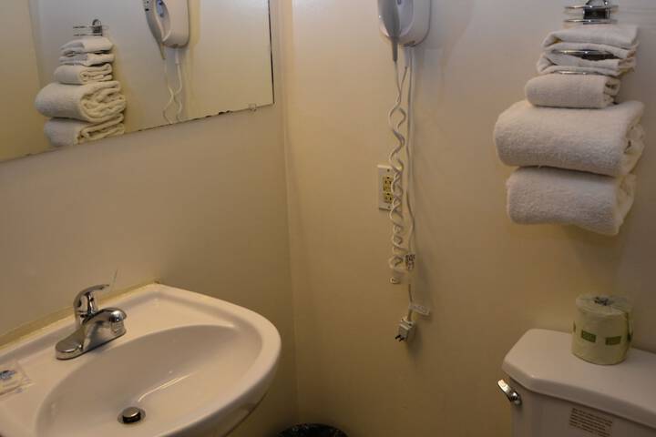 Room 13 of 32