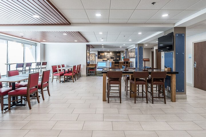 Holiday Inn Express Flint-Campus Area by IHG