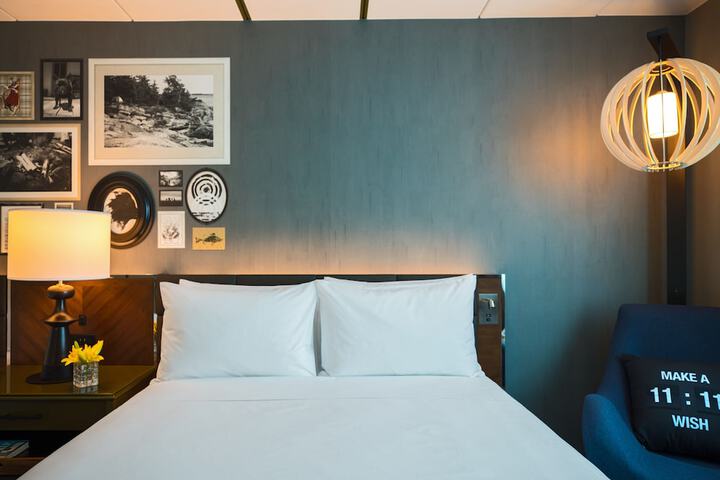 Room 32 of 103