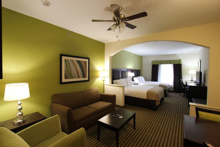 Room 18 of 28