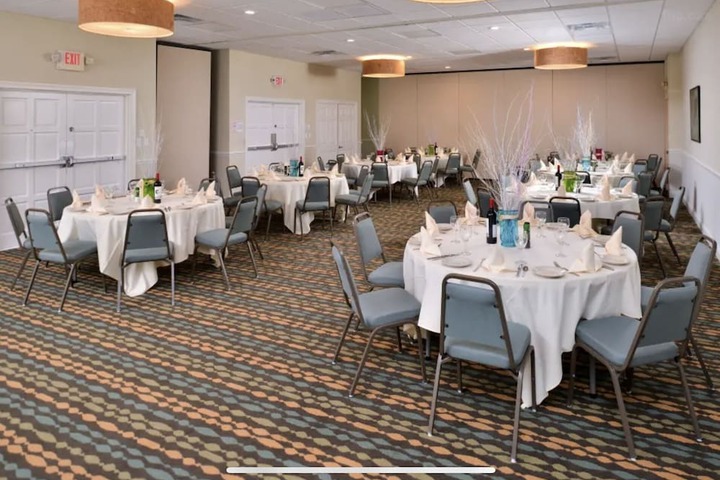 Ballroom/Hall 23 of 28
