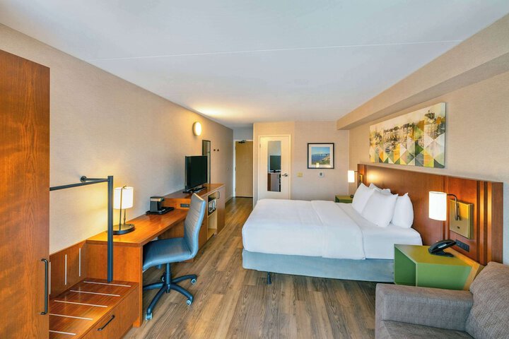 Room 51 of 68