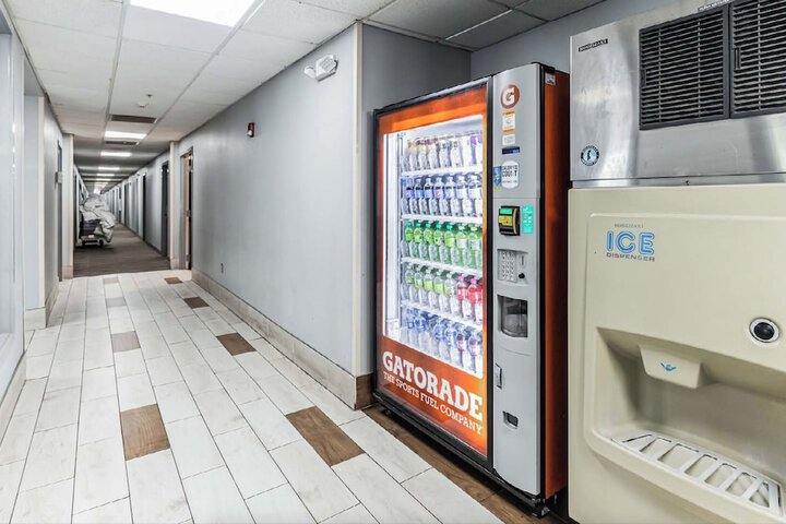 Super 8 by Wyndham Smithfield / Selma