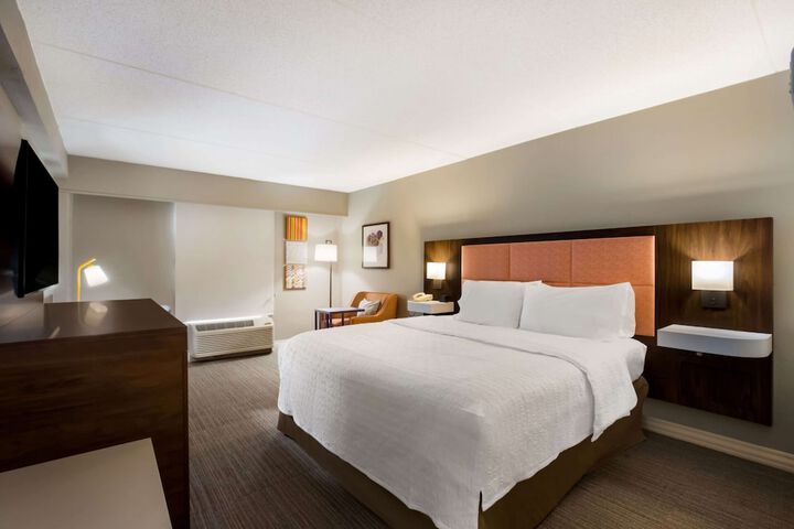 Hampton Inn by Hilton Philadelphia / Willow Grove