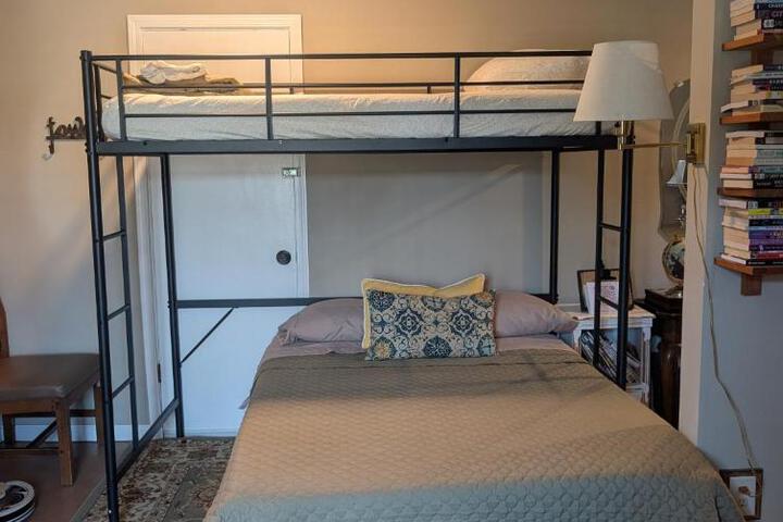 Rustic Rooms Barn Loft (Upstairs Studio Apartment) Near Kings Canyon & Sequoia National Parks