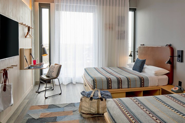 Room 33 of 50