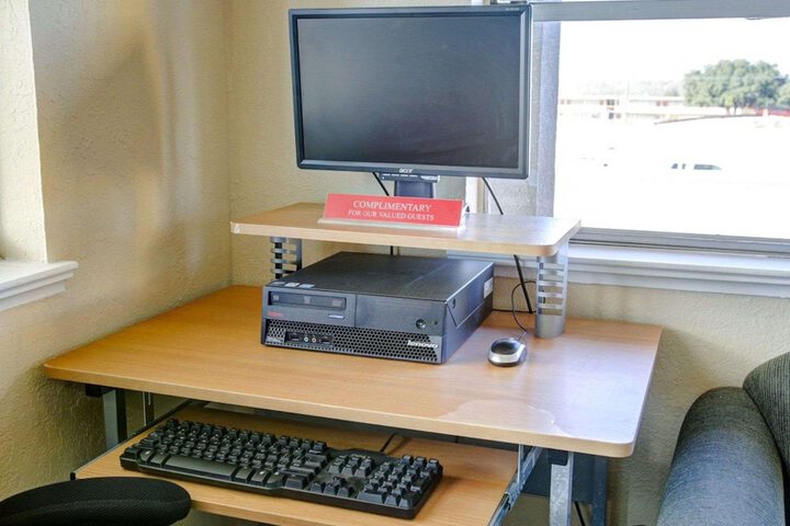 Business Center 39 of 39